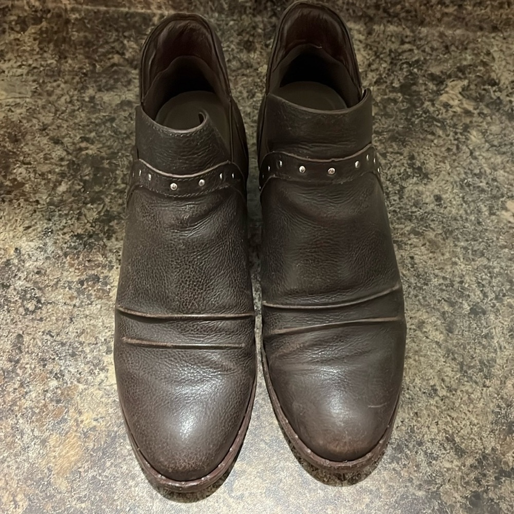 Short boots 9.5 or 10 only worn a couple of times boots are earth